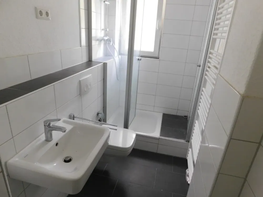 2 Zimmer Wohnung mit etwas Farbe leicht einzugsbereit!