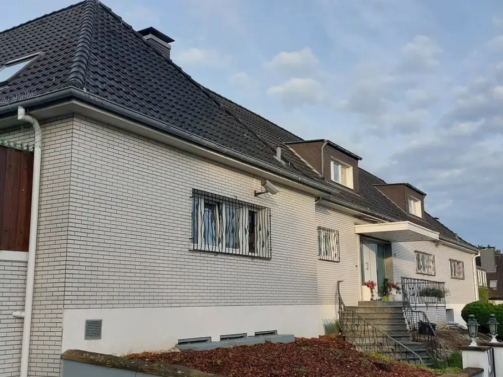 Wohnung in Bestlage Hagen Emst, 2 Garagen und 4 Stellpl. Balkon, eigener Eingang, neue Fenster uvm