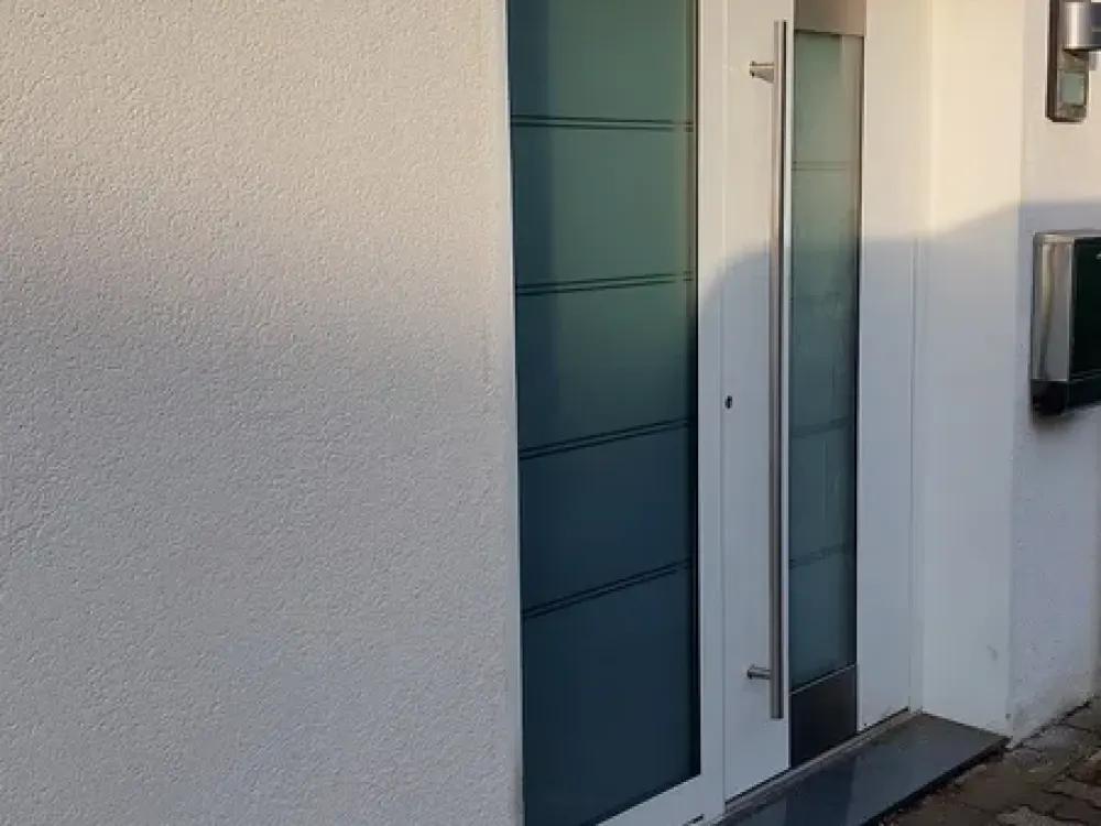 Wohnung in Bestlage Hagen Emst, 2 Garagen und 4 Stellpl. Balkon, eigener Eingang, neue Fenster uvm