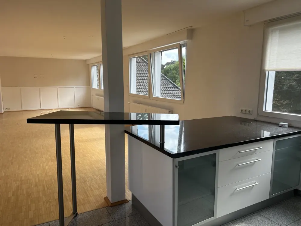 Wohnung in Bestlage Hagen Emst, 2 Garagen und 4 Stellpl. Balkon, eigener Eingang, neue Fenster uvm