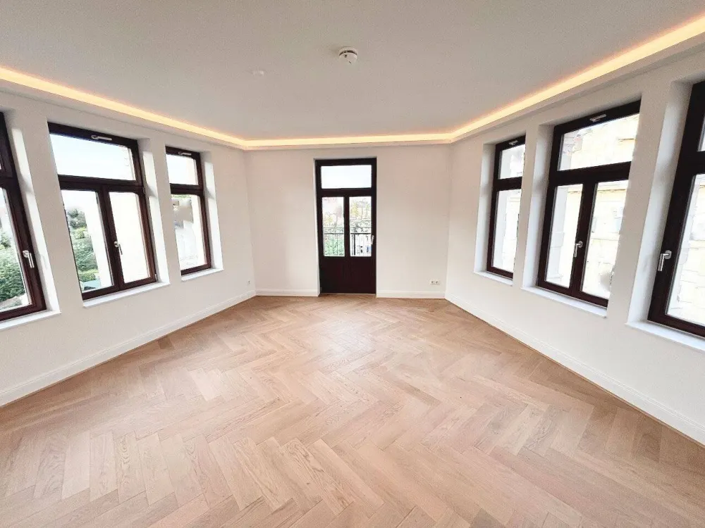 Stilvoll! + Erstbezug mit Lift + Parkett + Fußbodenheizung + Wanne & Dusche + LED-Licht + Austritt