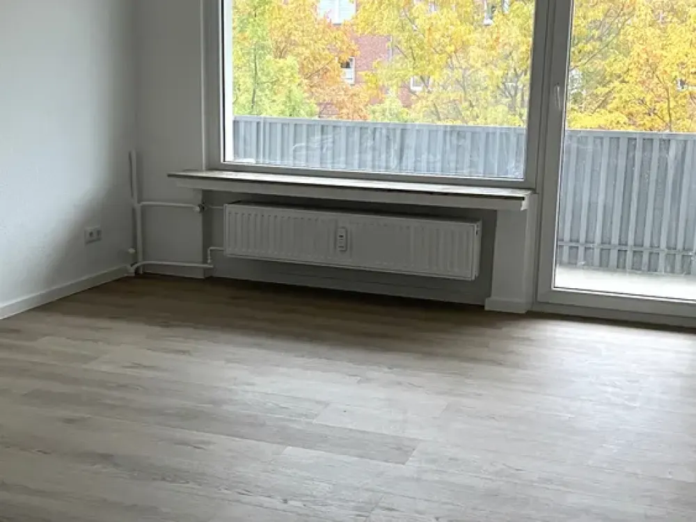 GROß-BUCHHOLZ, 1-Room Apartment with Large South-Facing Balcony