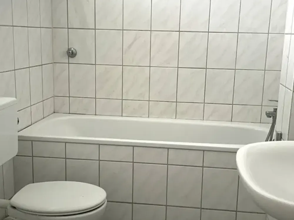 GROß-BUCHHOLZ, 1-Room Apartment with Large South-Facing Balcony