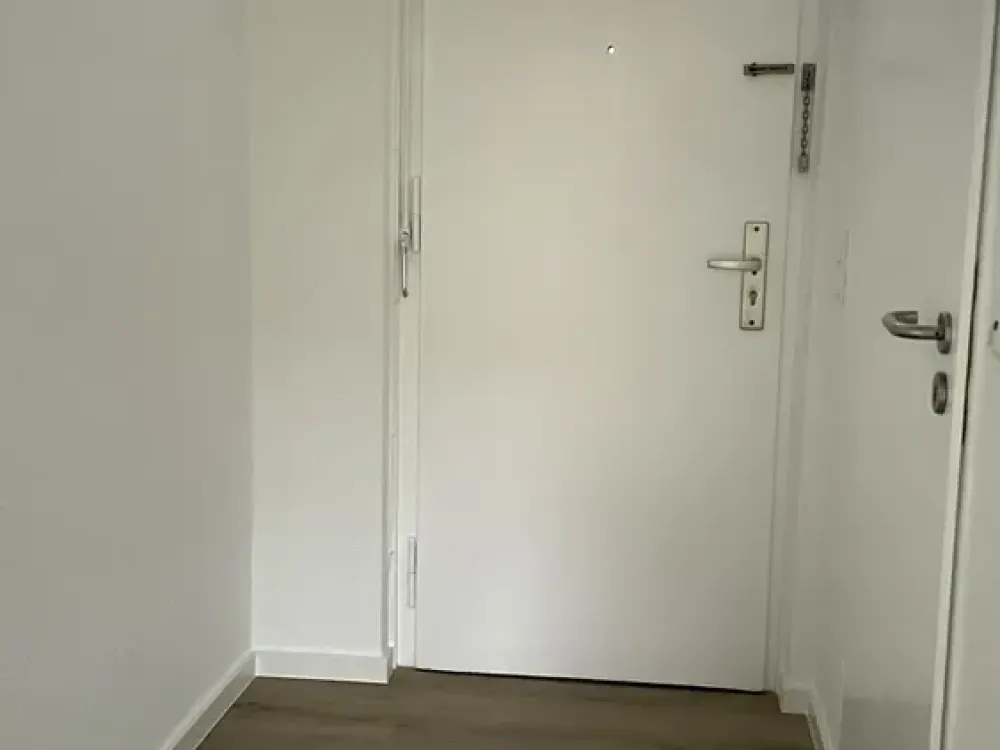 GROß-BUCHHOLZ, 1-Room Apartment with Large South-Facing Balcony