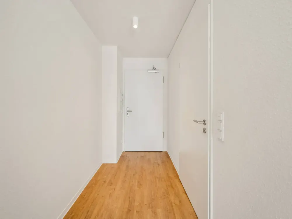 Focus Homes: Möbliertes 1-Zimmer-Apartment über den Dächern Kölns