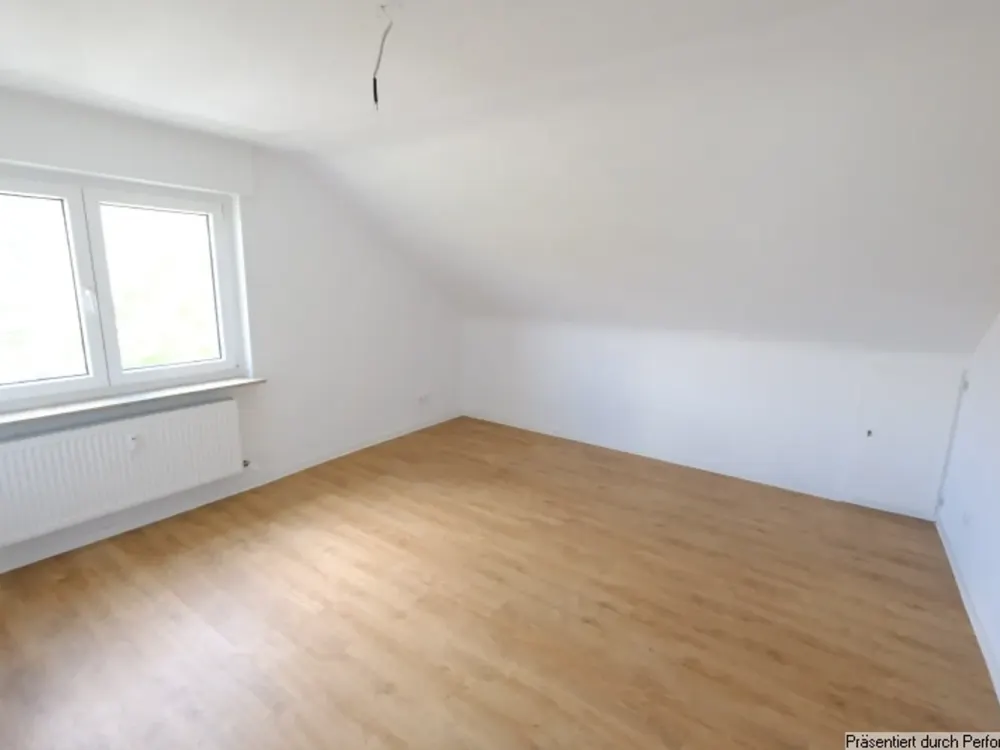 Helle, kernsanierte 3-Zimmer-Dachgeschoss-Wohnung zu vermieten