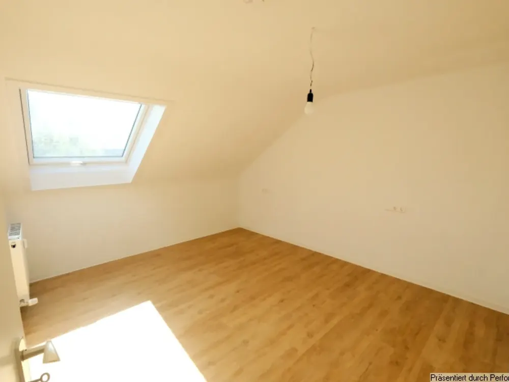 Helle, kernsanierte 3-Zimmer-Dachgeschoss-Wohnung zu vermieten