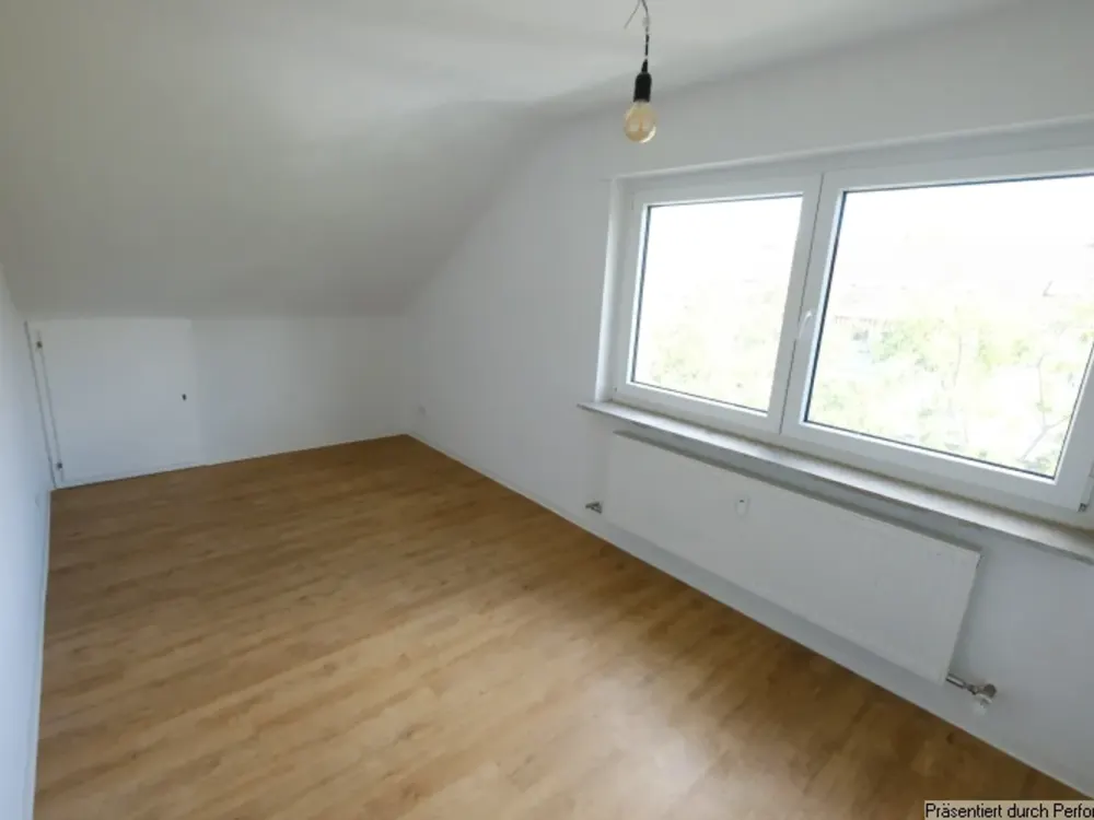 Helle, kernsanierte 3-Zimmer-Dachgeschoss-Wohnung zu vermieten