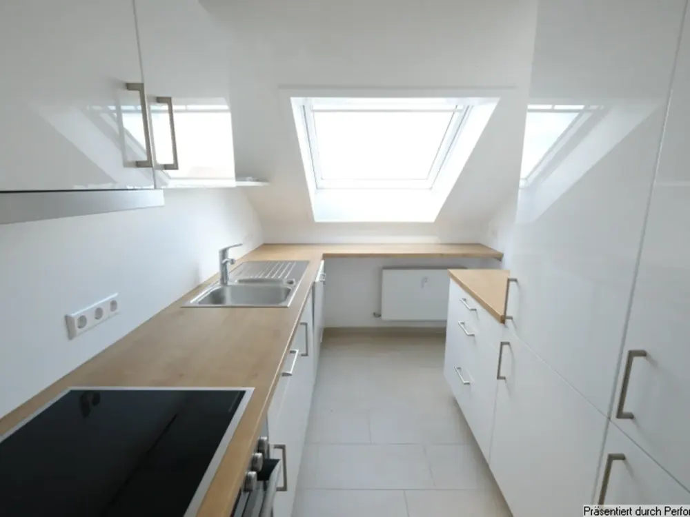 Helle, kernsanierte 3-Zimmer-Dachgeschoss-Wohnung zu vermieten