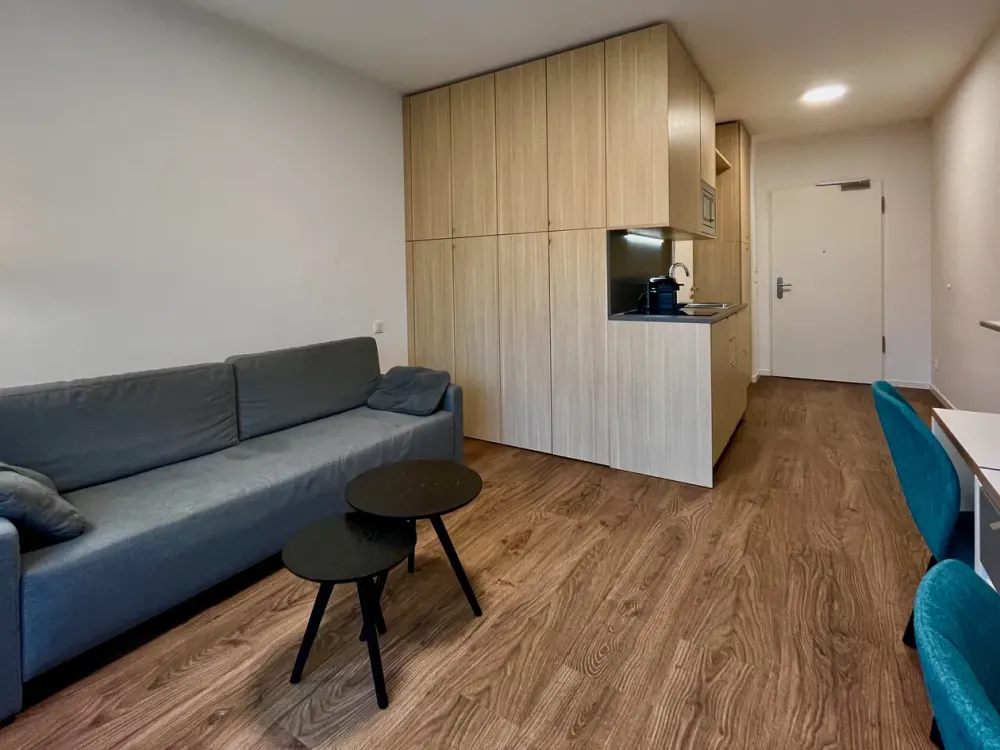 Fritz Tower - Möbliertes Studio im 1. OG mit Concierge und Gym
