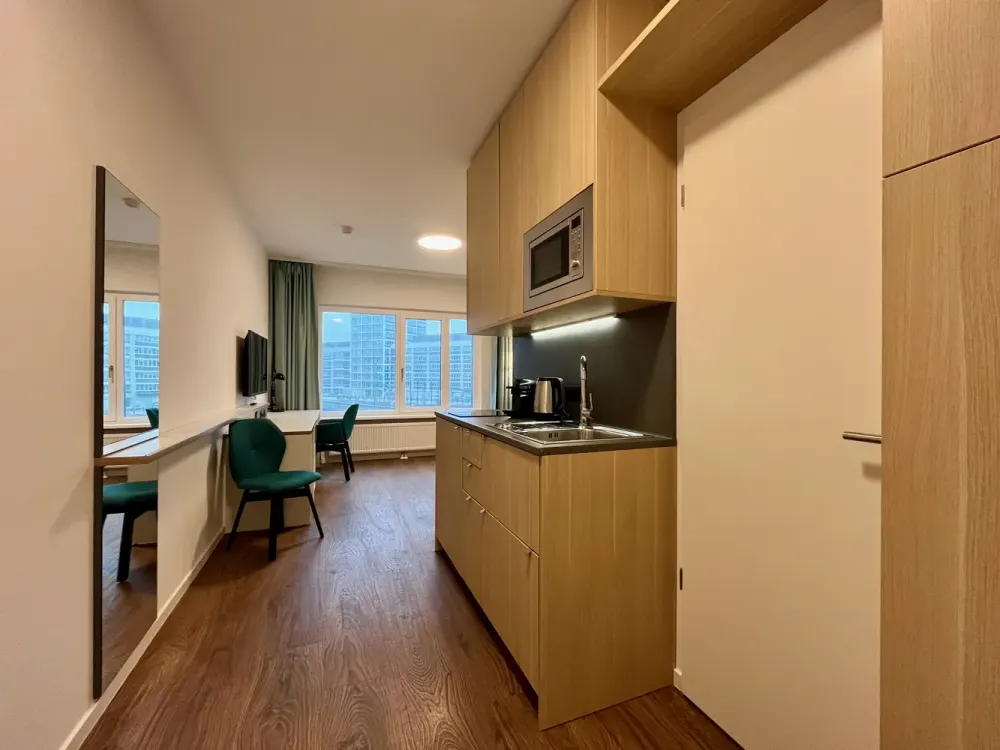 Fritz Tower - Möbliertes Studio im 1. OG mit Concierge und Gym