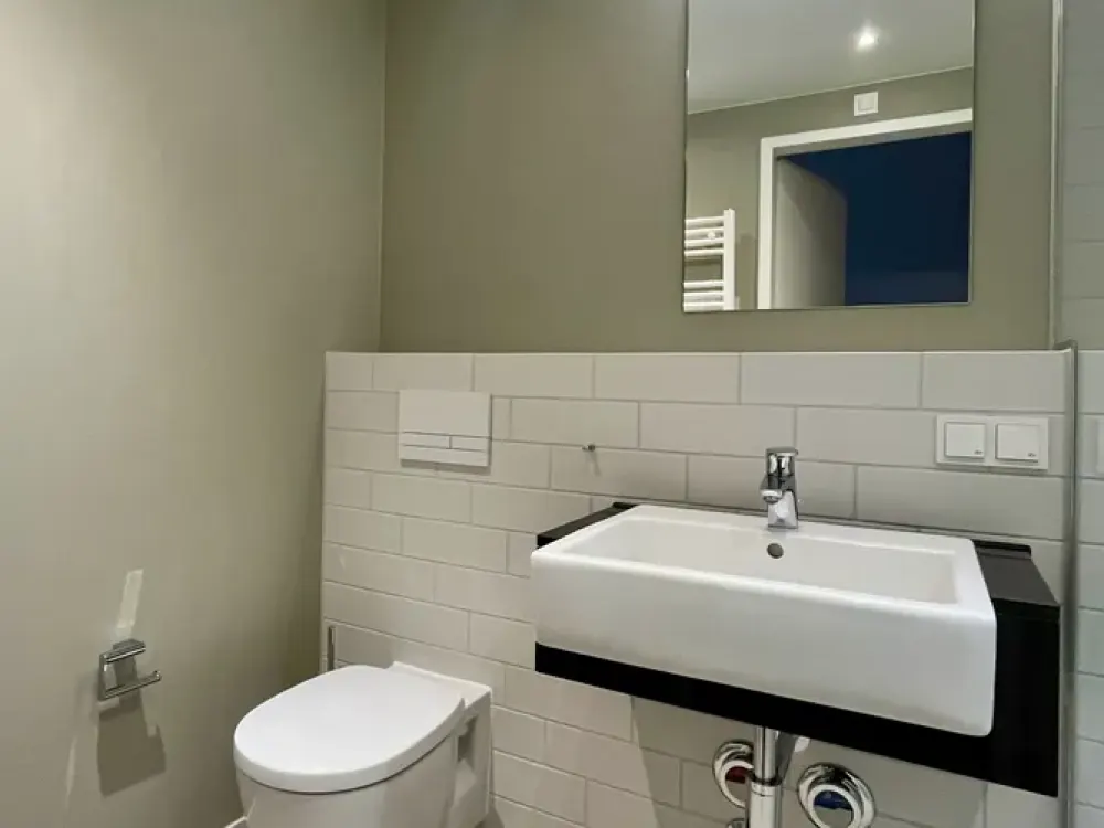 Fritz Tower - Möbliertes Studio im 1. OG mit Concierge und Gym