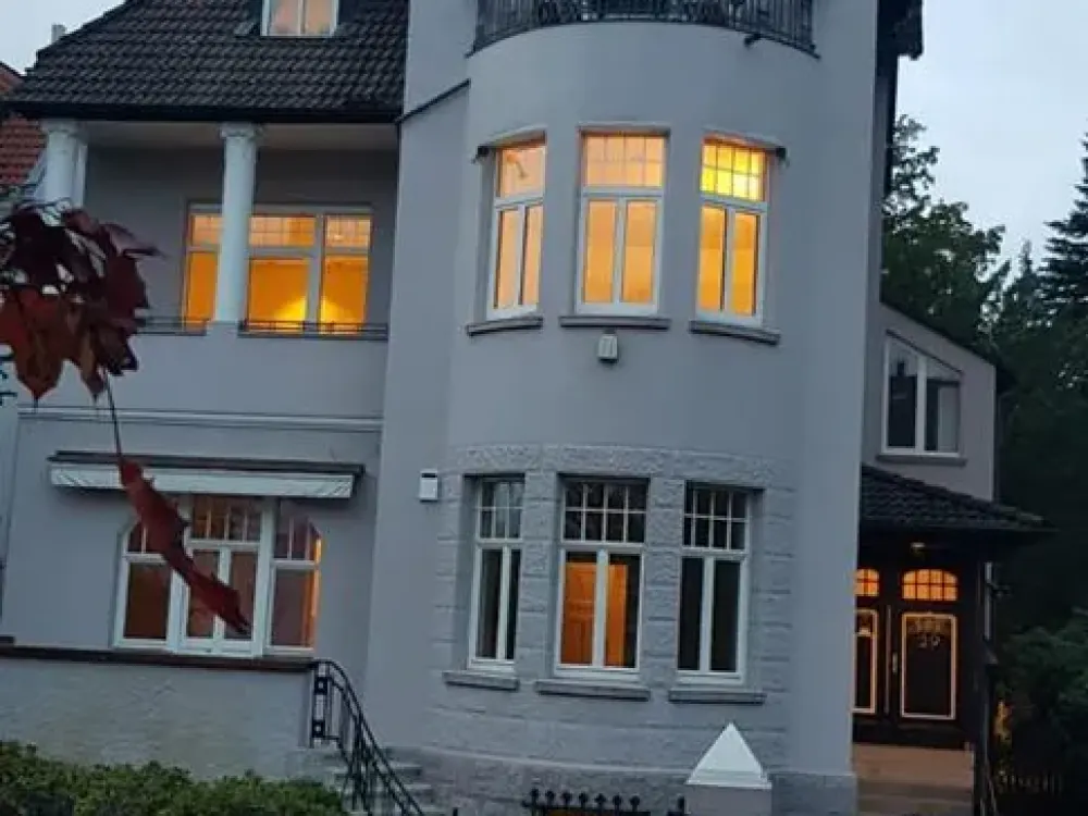 Traumhafte Villa mit Galerie, Wintergarten, Sauna und Garten