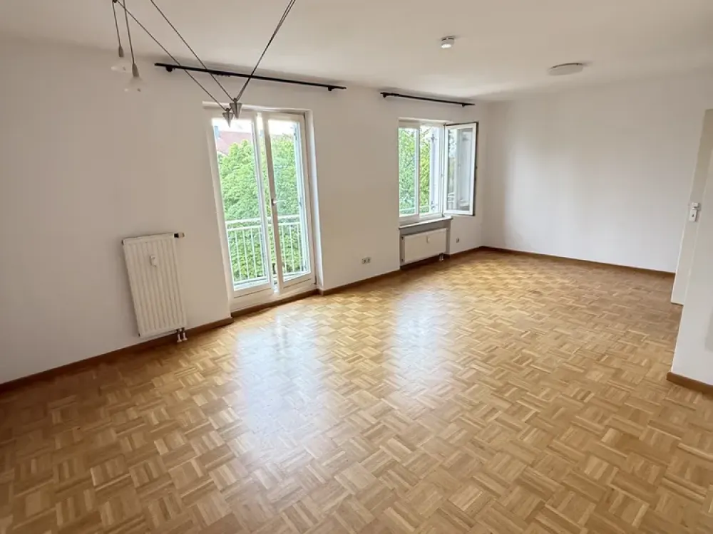 Spacious 1-Room Apartment in Well-Maintained Building