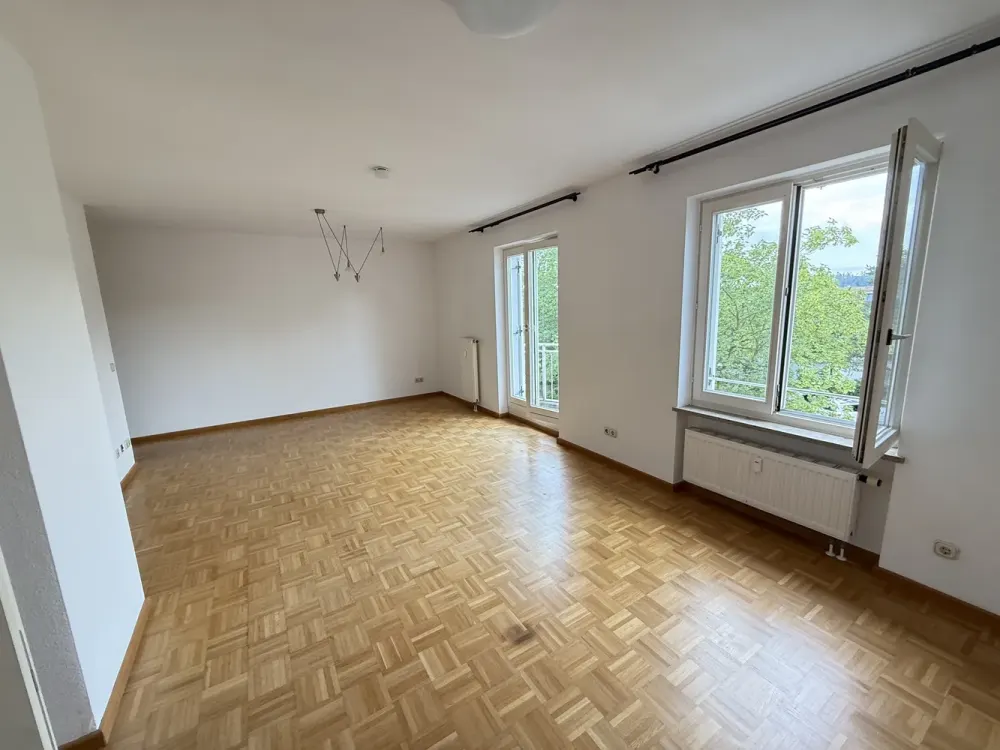 Spacious 1-Room Apartment in Well-Maintained Building