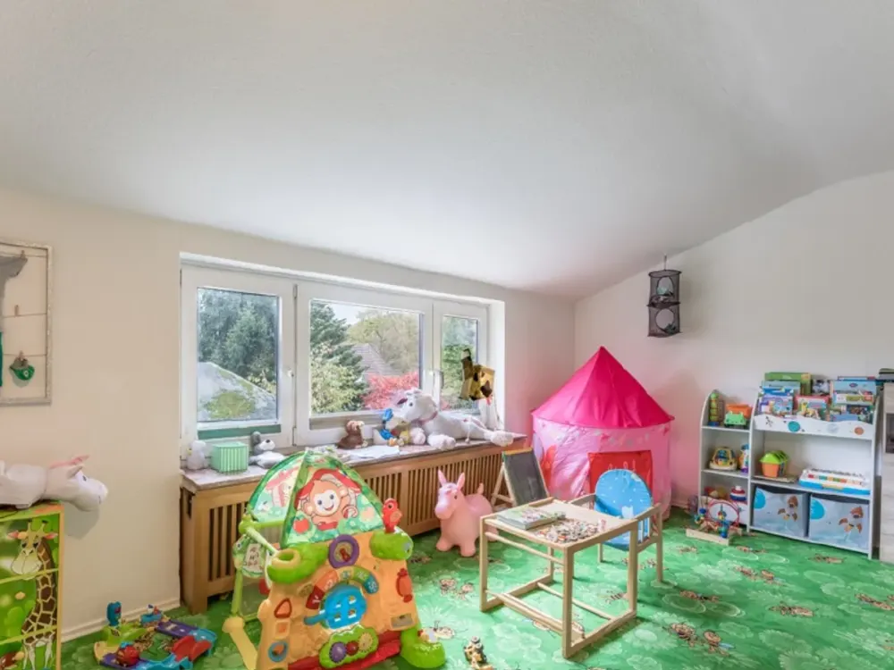 Home with 4 Rooms and Plenty of Space in Ritterhude