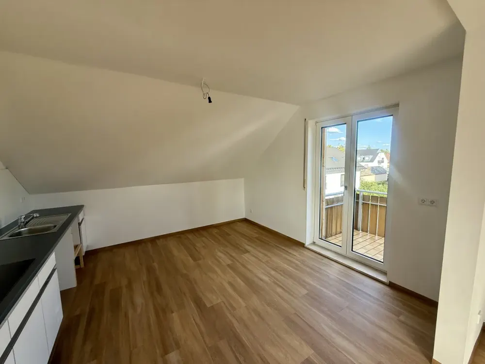 4-Zimmer Dachgeschosswohnung mit Südostbalkon - vollständig renoviert - offene Küche