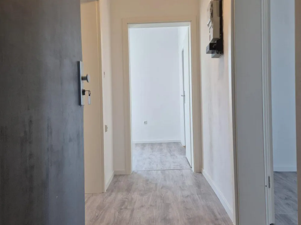 Vermiete schöne kernsanierte Wohnung