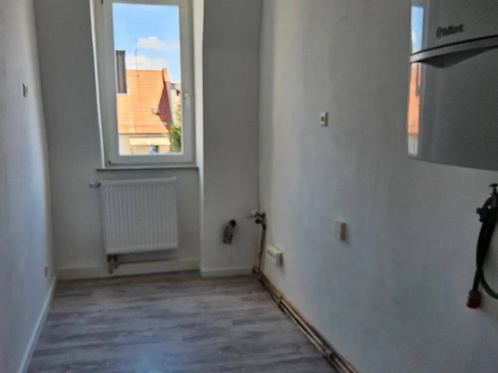 Vermiete schöne kernsanierte Wohnung