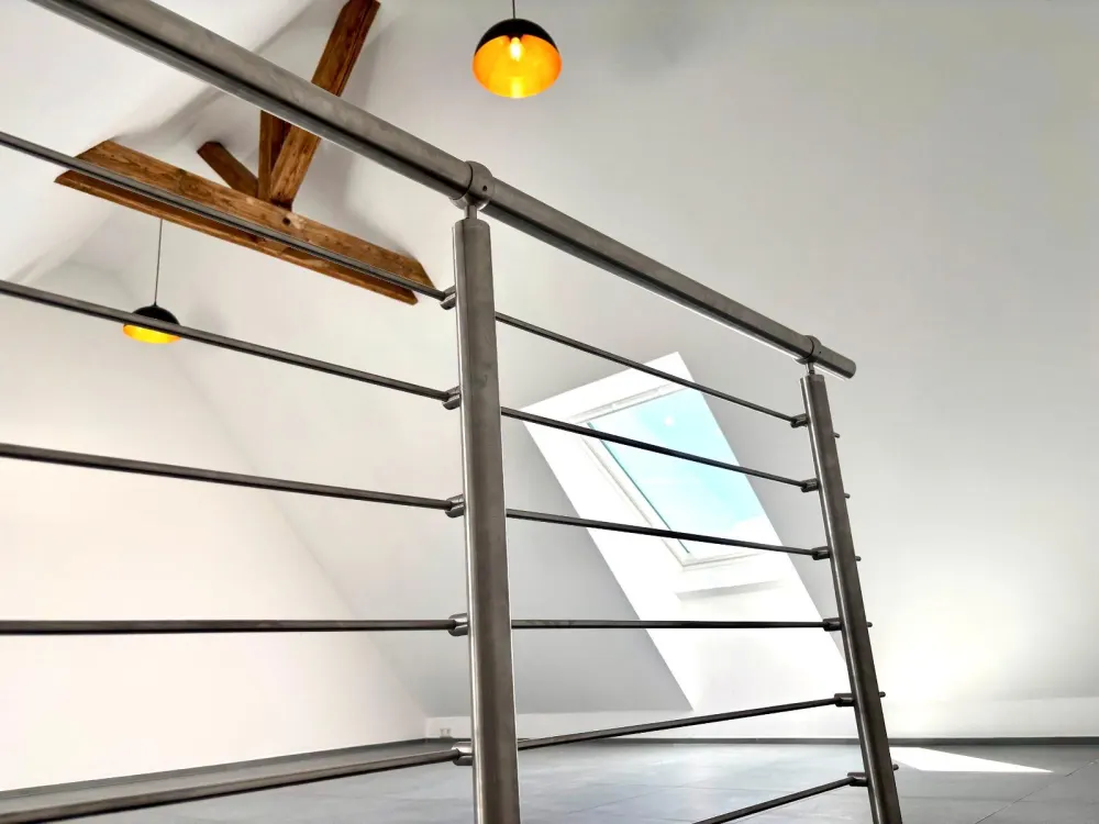 Schöne moderne 2,5 Zimmer Wohnung mit Küche - Kernsanierung 2025