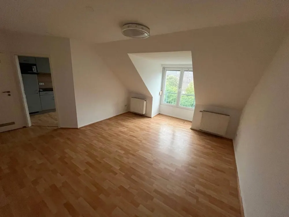 Helle Dachgeschosswohnung in zentraler Lage von Krefeld