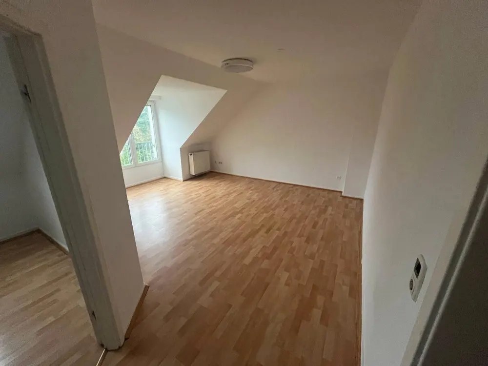 Helle Dachgeschosswohnung in zentraler Lage von Krefeld