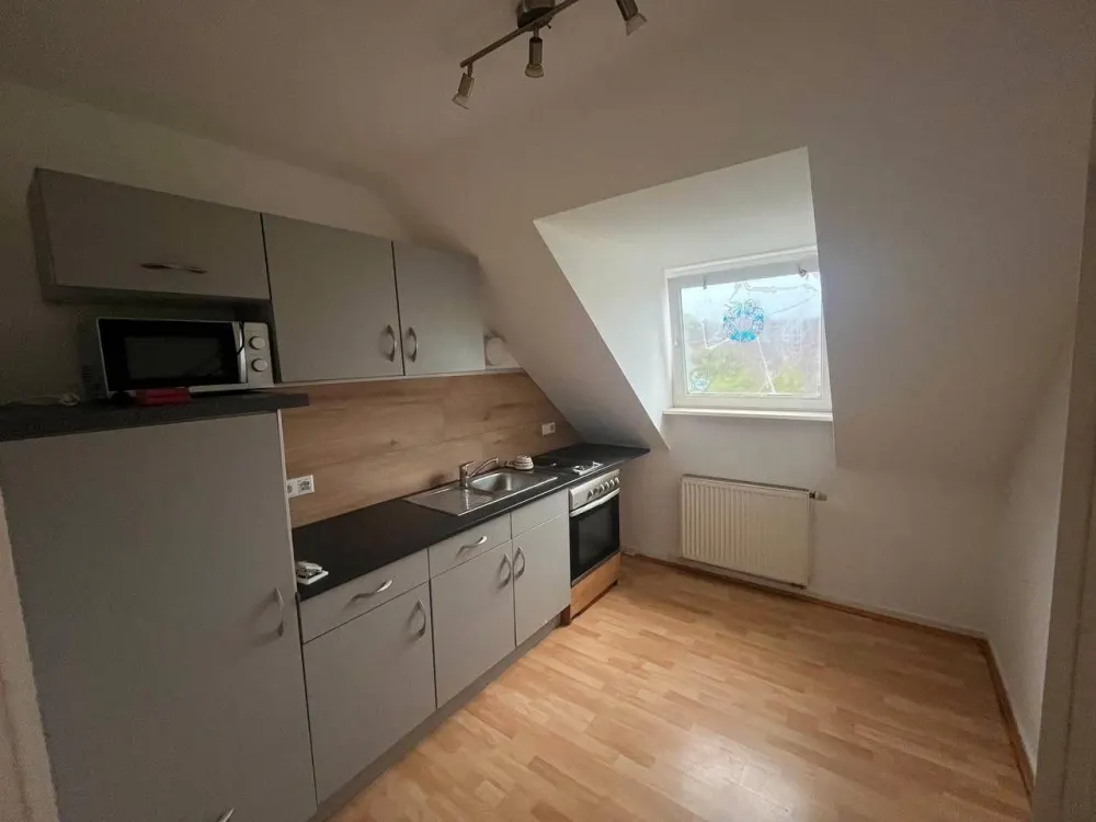 Helle Dachgeschosswohnung in zentraler Lage von Krefeld