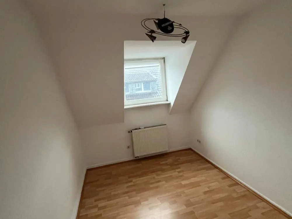 Helle Dachgeschosswohnung in zentraler Lage von Krefeld