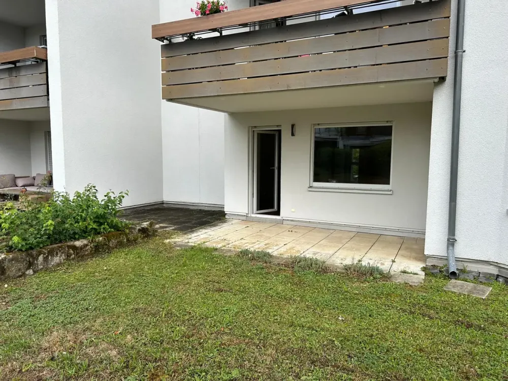 Renovierte, helle 3-Zi-Whg mit großzügiger Terrasse und kleinem Gartenanteil