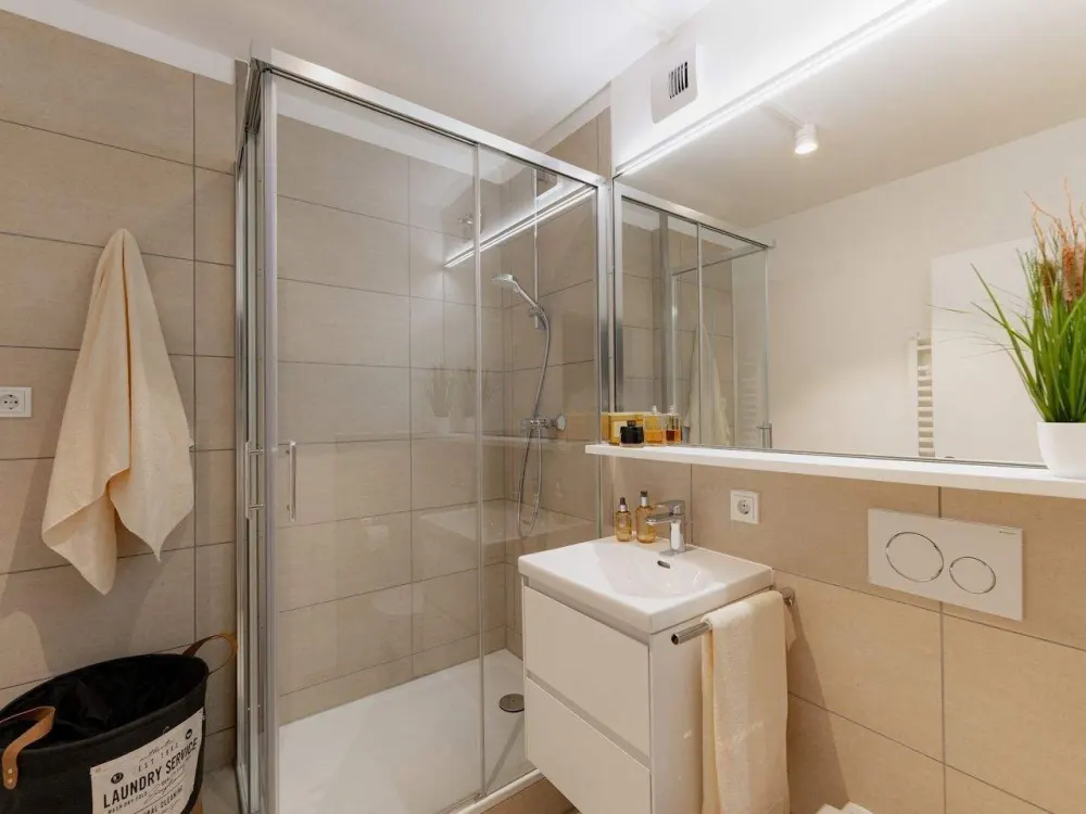 THE SAXXON: The ONE-BEDROOM-SUITE 20% Early Bird Discount for 6 months: € 1.734 warm rent*