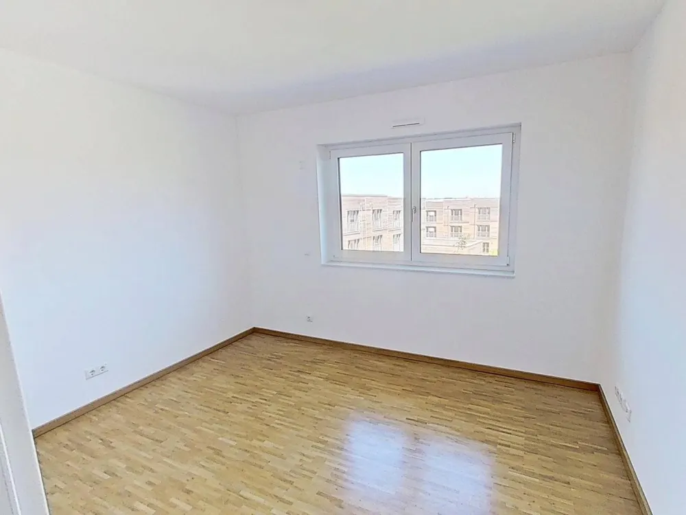 **ERSTBEZUG** Rollstuhlgerechte 3-Zimmer-Wohnung mit EINBAUKÜCHE und LOGGIA