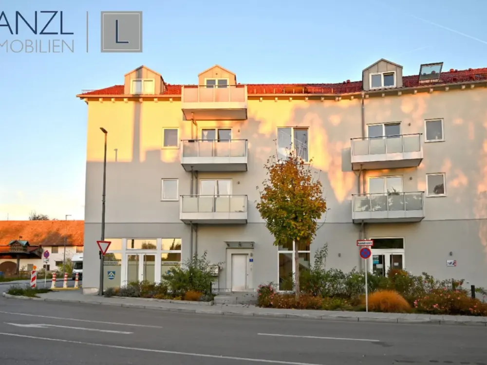 Großzügige 2 Zi.-Dachwohnung mit FBH, Lift und Gartenblick-Ost-Balkon