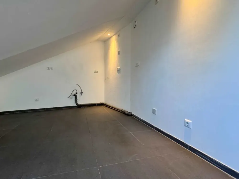 Großzügige 2 Zi.-Dachwohnung mit FBH, Lift und Gartenblick-Ost-Balkon