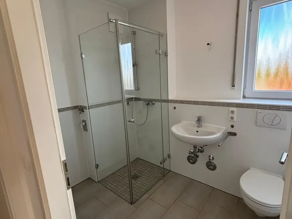 Moderne und helle 2-Zimmer-Wohnung mit Südbalkon und Einbauküche in München-Lochhausen