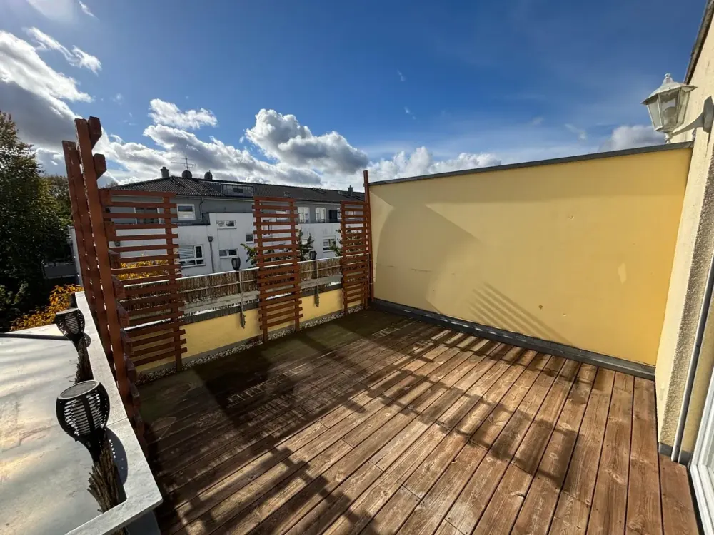 Moderne und helle 2-Zimmer-Wohnung mit Südbalkon und Einbauküche in München-Lochhausen