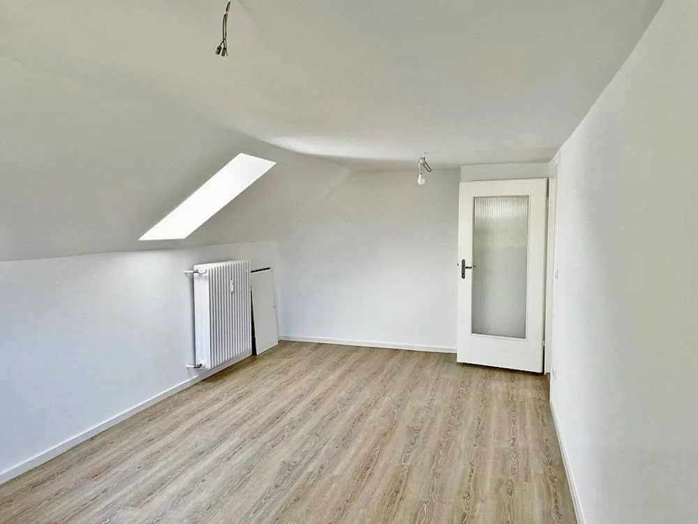 Helle 3-Zimmer-Dachgeschosswohnung in München-Allach mit Stellplatz und eigenem Gartenanteil