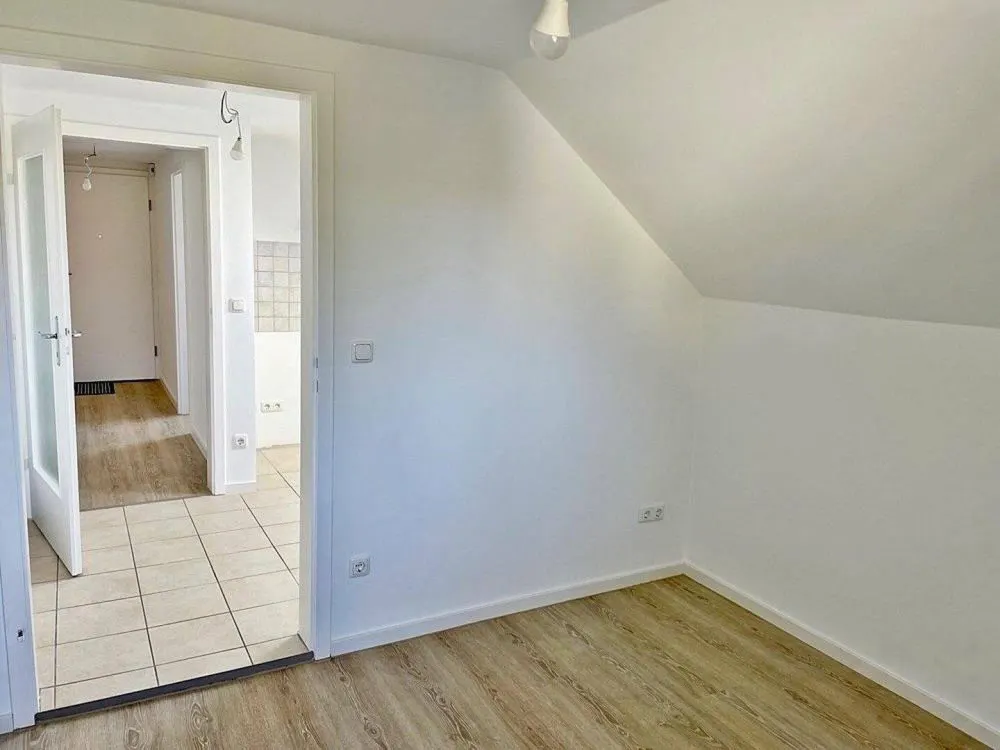 Helle 3-Zimmer-Dachgeschosswohnung in München-Allach mit Stellplatz und eigenem Gartenanteil