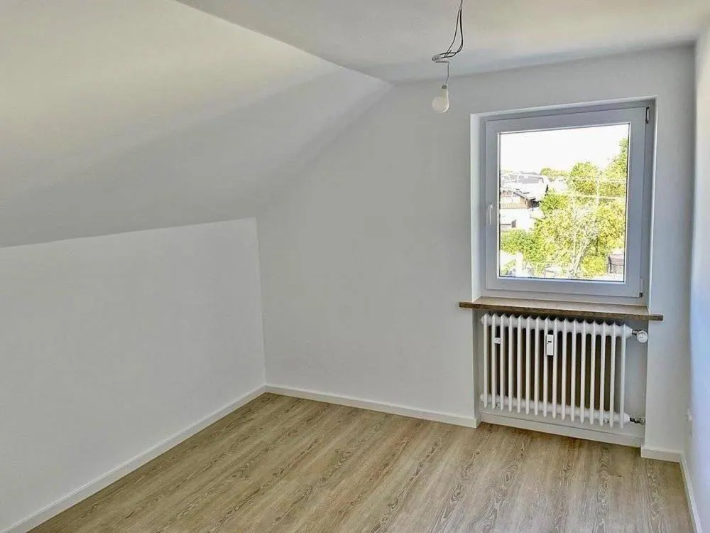 Helle 3-Zimmer-Dachgeschosswohnung in München-Allach mit Stellplatz und eigenem Gartenanteil