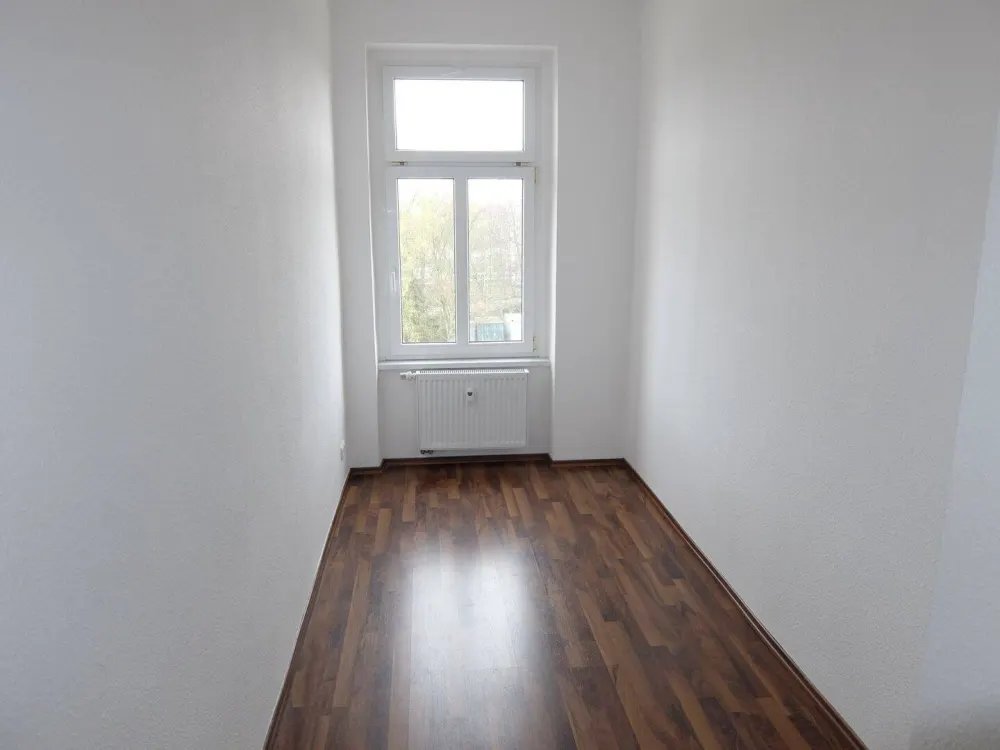 Anger Crottendorf - schöne kleine 3-Raumwohnung mit toller Einbauküche und Tageslichtbad