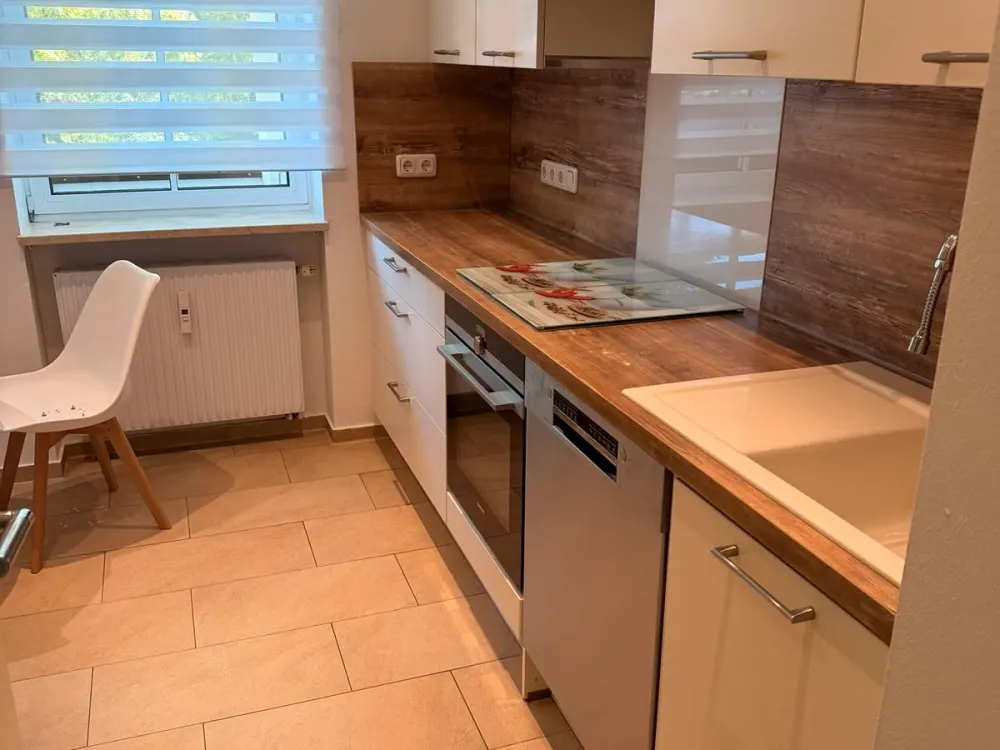 Möblierte 3- Zimmer Wohnung mit Loggia und TG in Schwabing