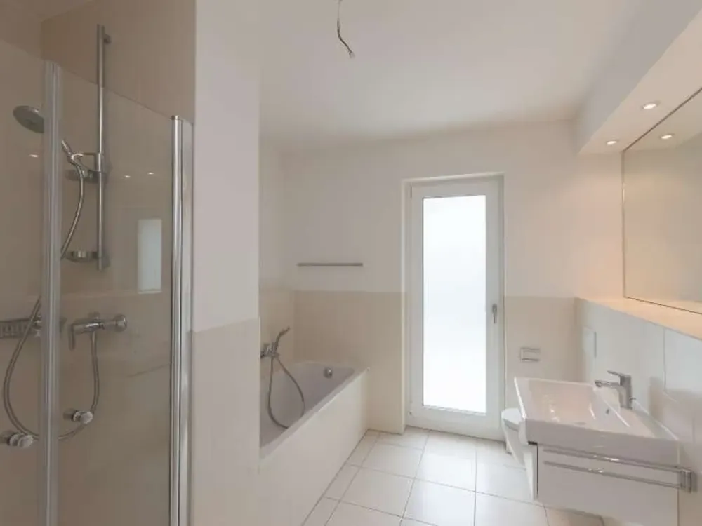 Westhafen: Modern & Spacious 3-Room Apartment with Balcony & Loggia