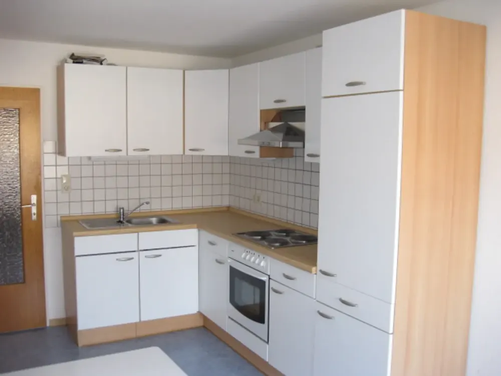 3-room apartment with fitted kitchen (suitable for shared flat)