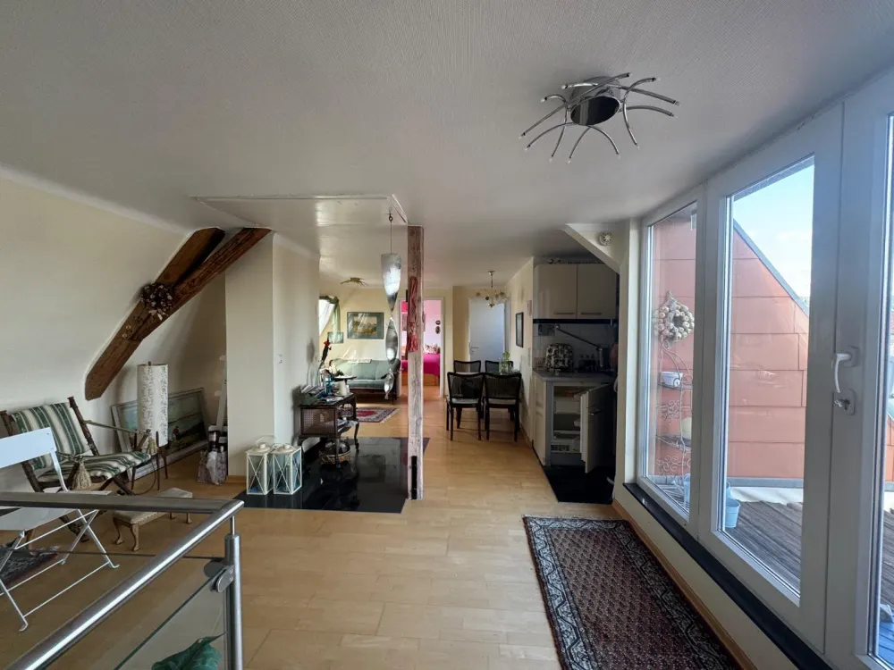 Helle 2-Zimmer-Dachgeschosswohnung mit Balkon u. schöner Aussicht