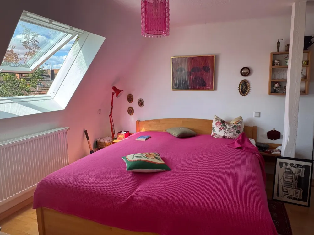 Helle 2-Zimmer-Dachgeschosswohnung mit Balkon u. schöner Aussicht