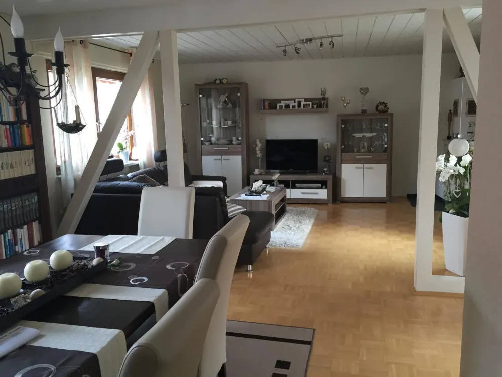 Haus im Haus: 5 Zimmer mit Garten, 2 Balkonen, 1 Stellplatz