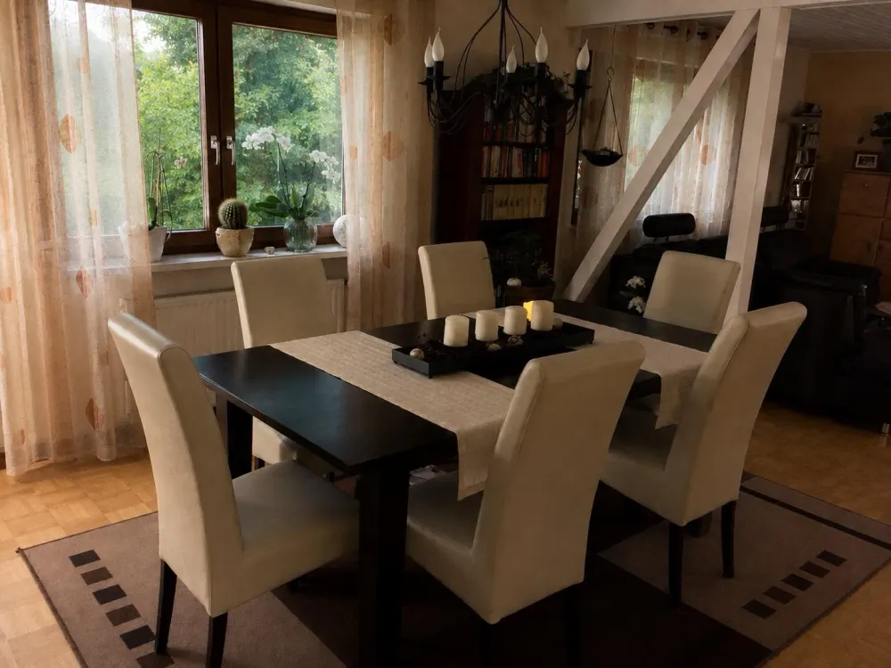 Haus im Haus: 5 Zimmer mit Garten, 2 Balkonen, 1 Stellplatz