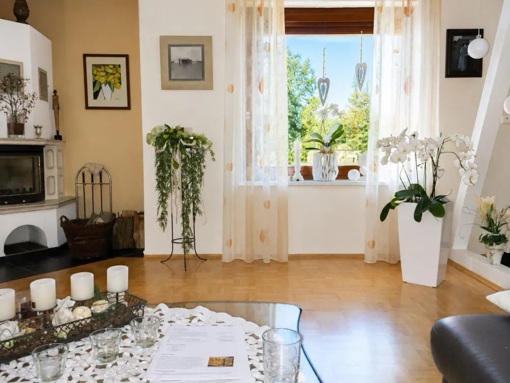 Haus im Haus: 5 Zimmer mit Garten, 2 Balkonen, 1 Stellplatz