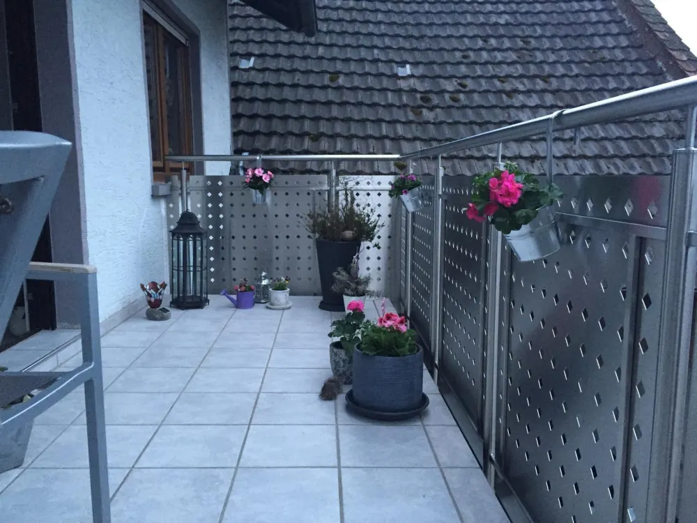 Haus im Haus: 5 Zimmer mit Garten, 2 Balkonen, 1 Stellplatz