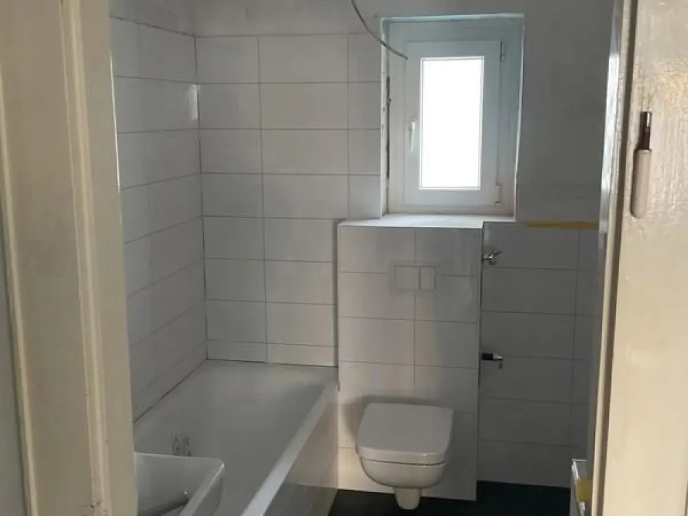 Aktion: Bei Anmietung im Juni 2026 schenken wir Ihnen einen 100,- Euro-Gutschein! Renovierte 2-Zimmer-Wohnung im Erdgeschoß