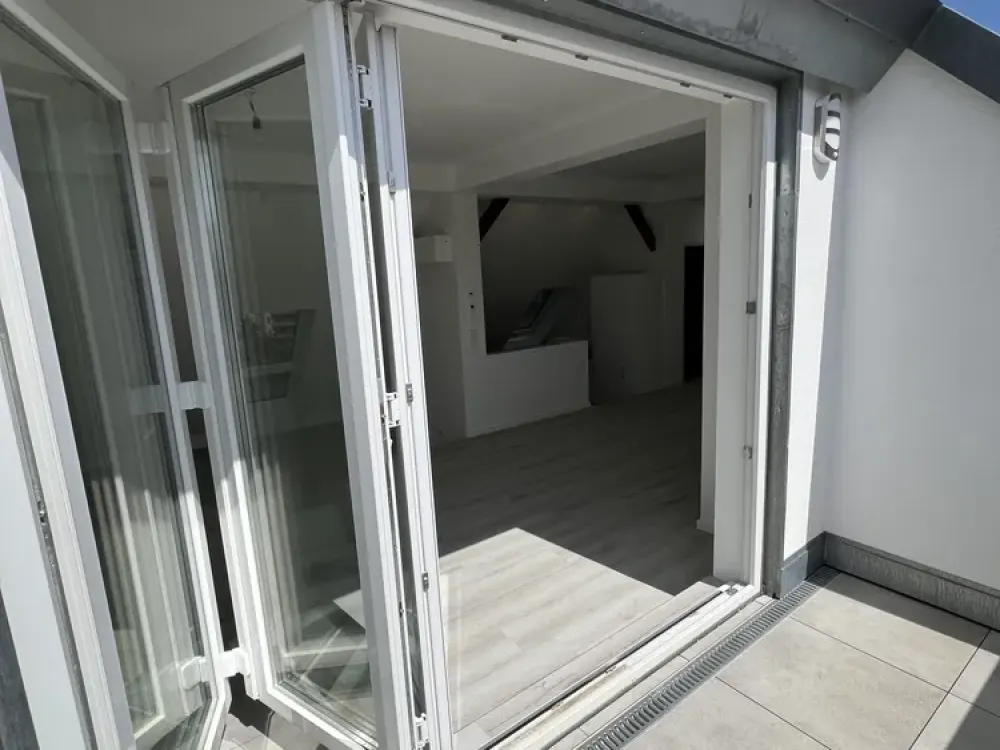 Großzügige 2-Zimmer Wohnung mit Terrasse und offener Küche in Top-Lage